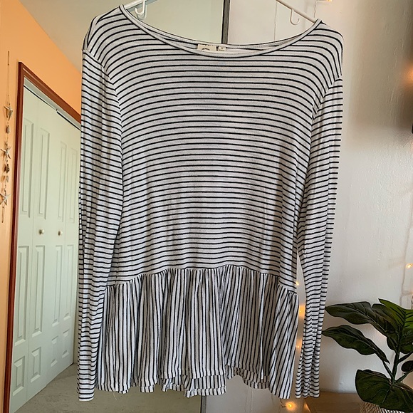 Live In The Moment Women’s Black White Striped Long Sleeve Tee Size Medium - Picture 2 of 3